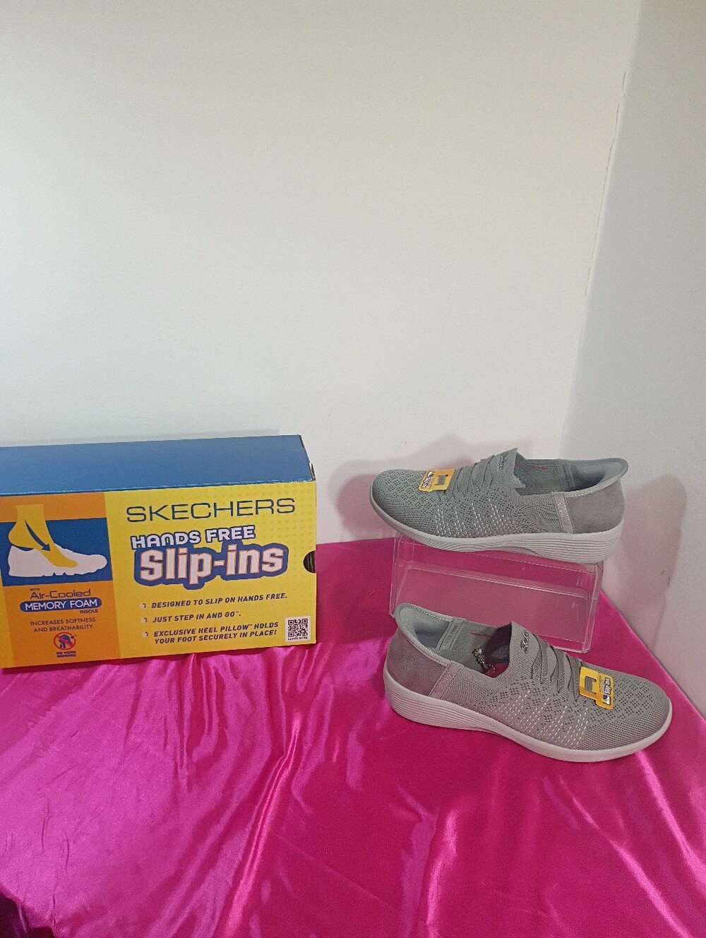 Skechers Womens SZ 6.5 Arya - Swiftly Hands Free Slip-ins-Gray. Condition is New